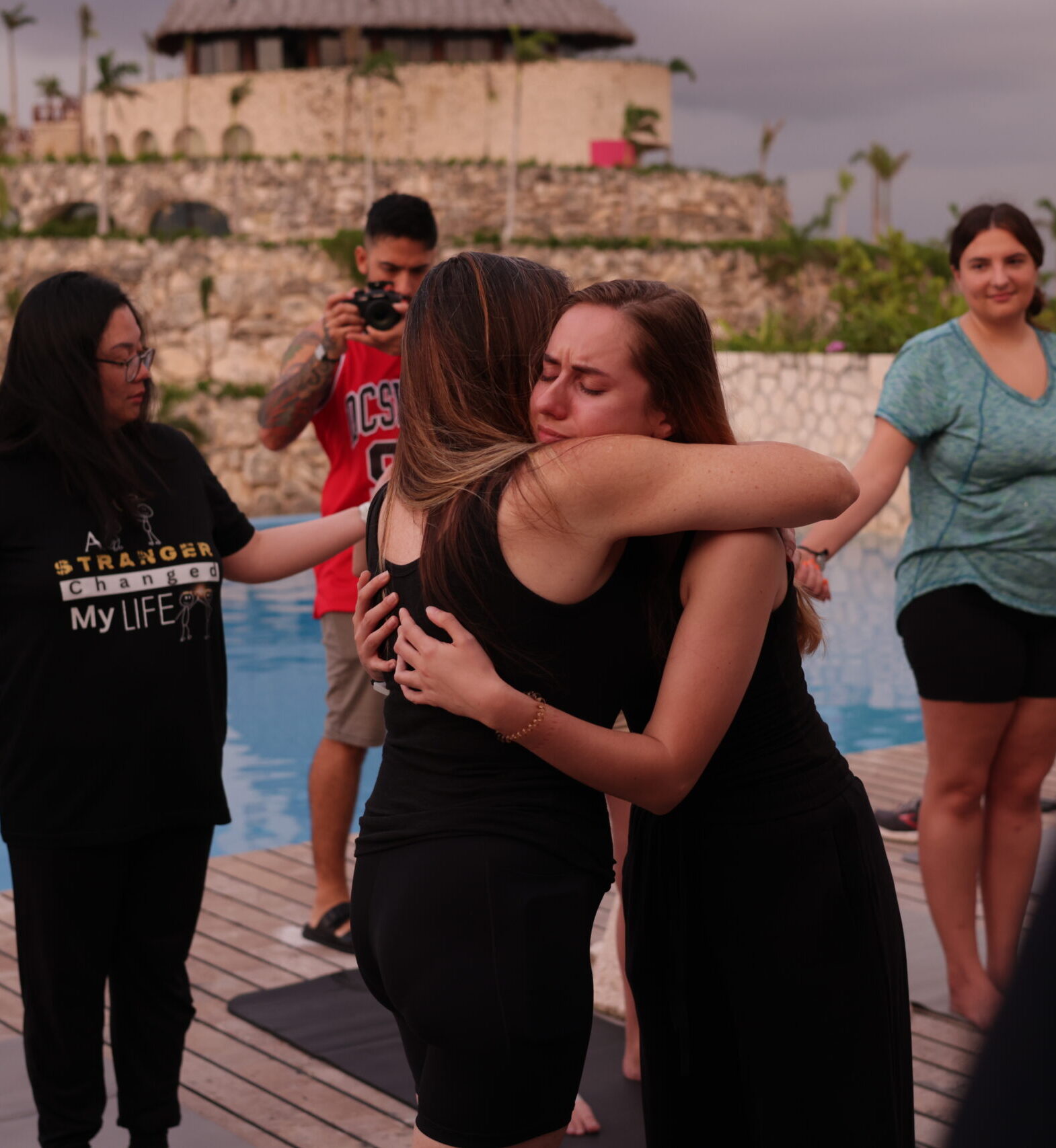 Livesotori members supporting each other